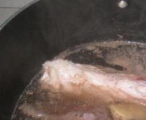 彭鱼腮瘦肉汤的功效及制作方法 膨鱼鳃煲汤配哪种药材