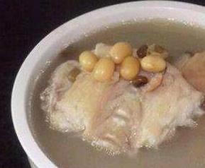 鲫鱼黃豆汤的功效与作用 鲫鱼黄豆豆腐汤的功效