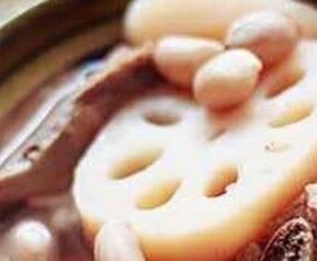 莲藕筒汤的功效与作用 莲藕筒骨汤的功效与作用