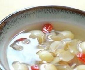 骨头百合莲子汤的作用 筒骨莲子百合汤的做法大全