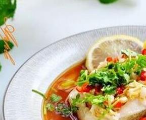 蒸鱼放柠檬有什么作用(蒸鱼放柠檬起什么作用)