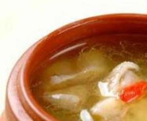 鸡汤的营养价值及功效(鸡肉鸡汤的营养价值及功效)