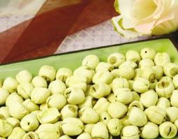 莲子的功效与作用及食用方法（银耳莲子的功效与作用及食用方法）