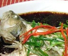 家常蒸鱼的小妙招（蒸鱼的窍门）
