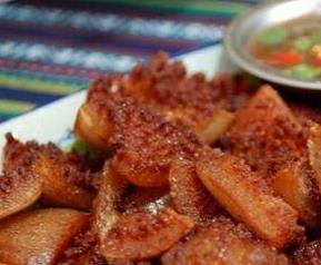 炸猪皮的营养价值（炸猪皮的营养价值及功效）