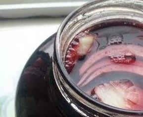 圆葱泡葡萄酒有什么功效 干红葡萄酒泡圆葱功效