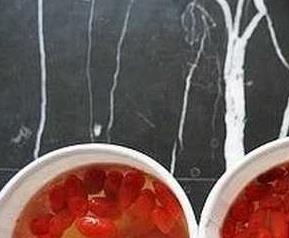 枸杞子泡酒喝的功效（枸杞子泡酒喝的功效与副作用）