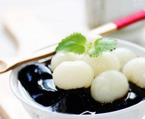 仙草粉是什么（仙草粉是什么做的有什么作用）