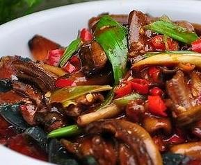 鳝鱼不能和什么一起吃 鳝鱼不能和什么一起吃视频