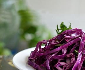 紫甘蓝能生吃吗 紫甘蓝能生吃吗孕妇