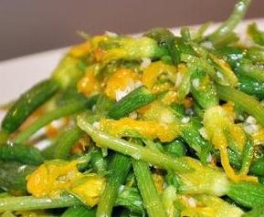 黄瓜花的功效与作用及食用方法 小黄瓜花的功效与作用