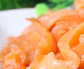 烟熏三文鱼的营养价值有哪些（烟熏三文鱼的营养价值有哪些呢）