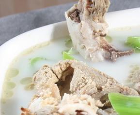 羊骨怎么做好吃（羊骨怎么做好吃法）