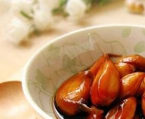 糖酱蒜如何腌制 酱油腌糖蒜的腌制方法