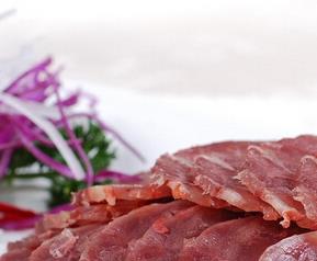 家庭五香牛肉的材料和做法步骤（做五香牛肉需要什么材料）