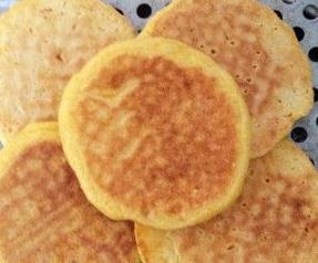 玉米贴饼子 玉米贴饼子的家常做法和面