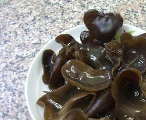 黑木耳有什么功效 黑木耳有什么功效和作用的短视频