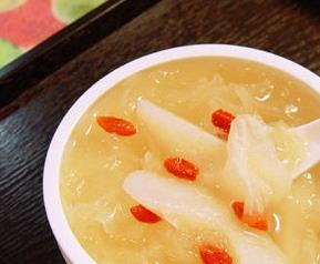 银耳的功效和作用有哪些(银耳的功效和作用有哪些呀)