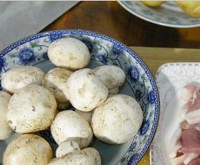 圆蘑菇怎么洗（圆蘑菇怎么洗才能干净）