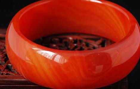 红玉髓和红玛瑙的区别（红玉髓和红玛瑙的区别图片）