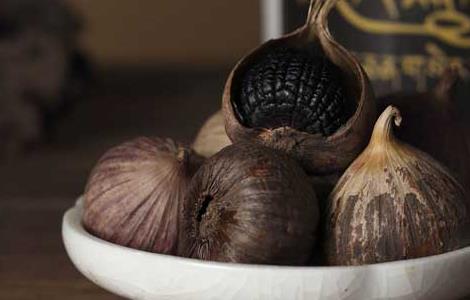 黑蒜的功效与作用及做法（黑蒜的功效与作用制作）