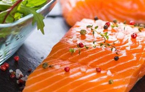 三文鱼不能和什么一起吃(三文鱼不能和什么一起吃吗?)