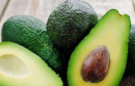 牛油果不能和什么一起吃（牛油果不能和什么一起吃香哈菜谱）