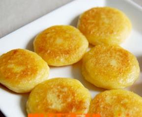 红薯饼的做法 红薯饼的做法简单好吃