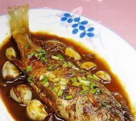 蒜子烧黄鱼怎么做 蒜烧黄鱼的做法