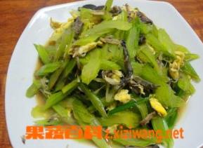 芹菜炒鸡肉的做法和营养价值(芹菜炒鸡肉的做法和营养价值图片)