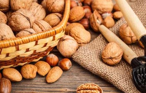 常吃坚果的好处有哪些（常吃坚果的好处有哪些图片）