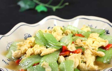 丝瓜炒鸡蛋的做法（丝瓜炒鸡蛋的做法窍门）