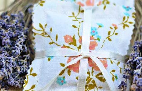 薰衣草香包的功效与作用 薰衣草香包的功效与作用图片