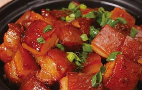 红烧肉最正宗的做法（红烧肉最正宗的做法,加点它肥而不腻,出锅就遭疯抢!）