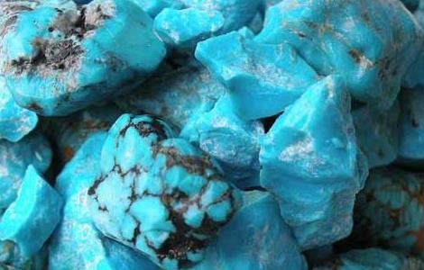 绿松石是怎么形成的（绿松石是怎么形成的 看完你就明白了）