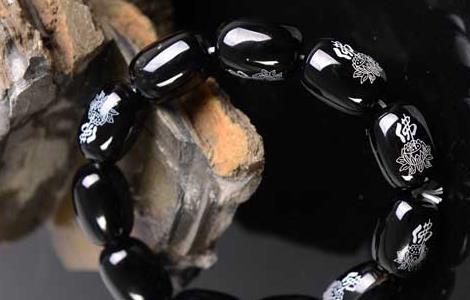 黑玛瑙的功效与作用 男生戴黑玛瑙的功效与作用