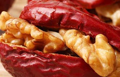 枣夹核桃的做法（枣夹核桃的做法视频）