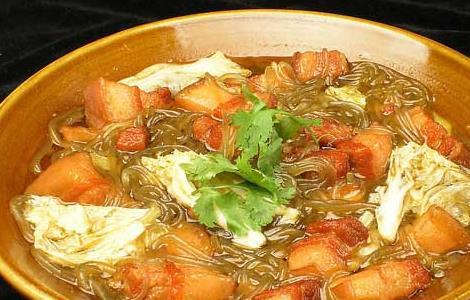 白菜猪肉炖粉条的做法 白菜猪肉炖粉条的做法 最正宗的做法