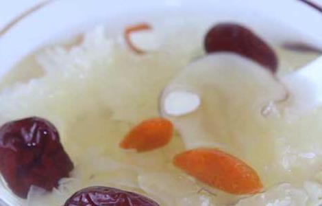 百合红枣莲子银耳汤 百合红枣莲子银耳汤月经来可以喝吗