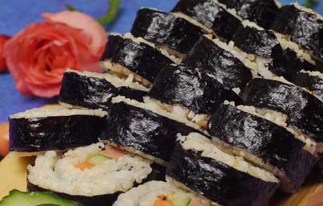 紫菜包饭的家常做法 紫菜包饭的家常做法视频