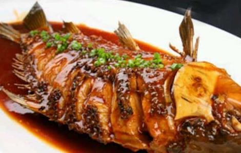 红烧草鱼的家常做法 红烧草鱼的家常做法视频