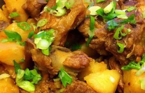 排骨炖土豆的家常做法 红烧排骨炖土豆的家常做法