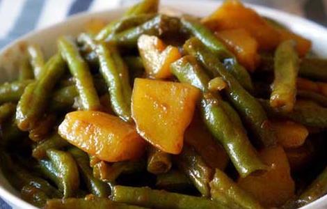土豆炖豆角的家常做法 五花肉土豆炖豆角的家常做法