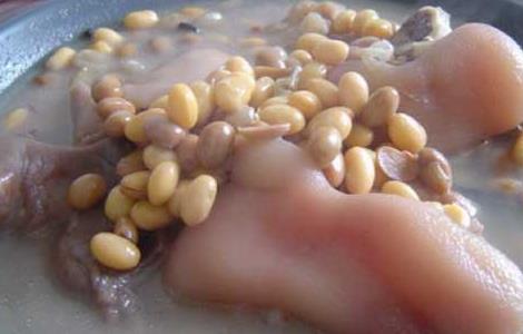 黄豆炖猪蹄