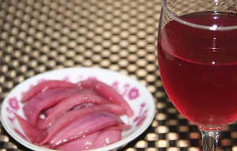 洋葱泡红酒的功效及做法（洋葱泡红酒的功效及做法视频）