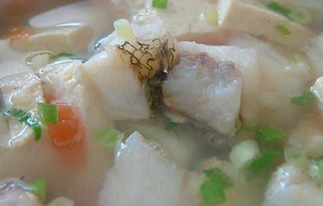 鳕鱼炖豆腐的功效及做法(鳕鱼炖豆腐的功效及做法窍门)