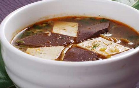 猪血煮豆腐的功效及做法（猪血煮豆腐的作用）