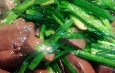 韭菜炒猪血的功效及做法 韭菜炒猪血的功效及做法大全