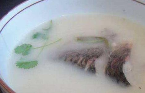 下奶鲫鱼汤的做法大全（下奶汤鲫鱼汤的做法）