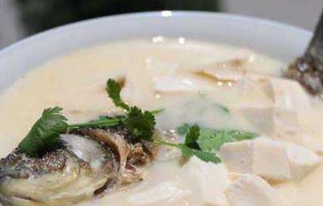 产妇鲫鱼汤的功效及做法（产妇鲫鱼汤百科）